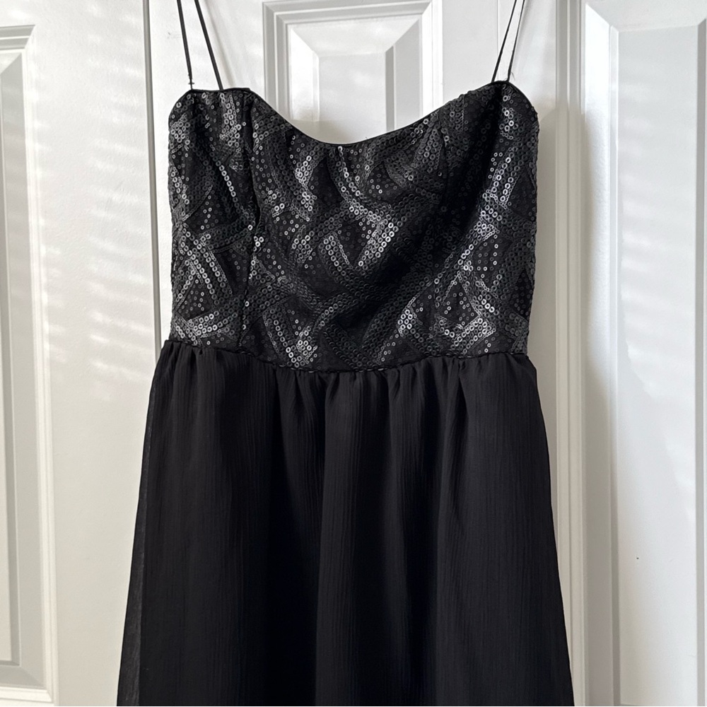Elegant Black Strapless Dress - Picture 2 of 5
